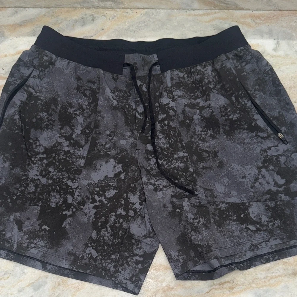 lululemon men’s License to Train Linerless Short 7"
Textured size XL NWOT - Picture 1 of 5